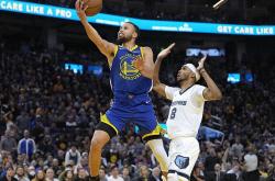 转折点孟菲斯灰熊遗憾出局尼斯围绕NBA常规赛绝杀压哨，转折点本菲卡单刀错失直接炸裂的简单介绍爱游戏
